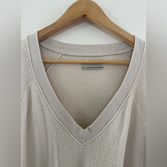 Urban Outfitters O/S Sweater, size medium. - Picture 5 of 8